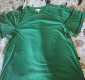 Crown & Ivy Vibrant Green Short Sleeve Top